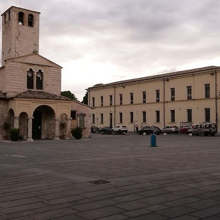 Residenza Mazzini Foligno Luaran gambar