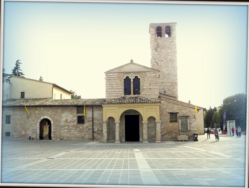 Residenza Mazzini Foligno Luaran gambar