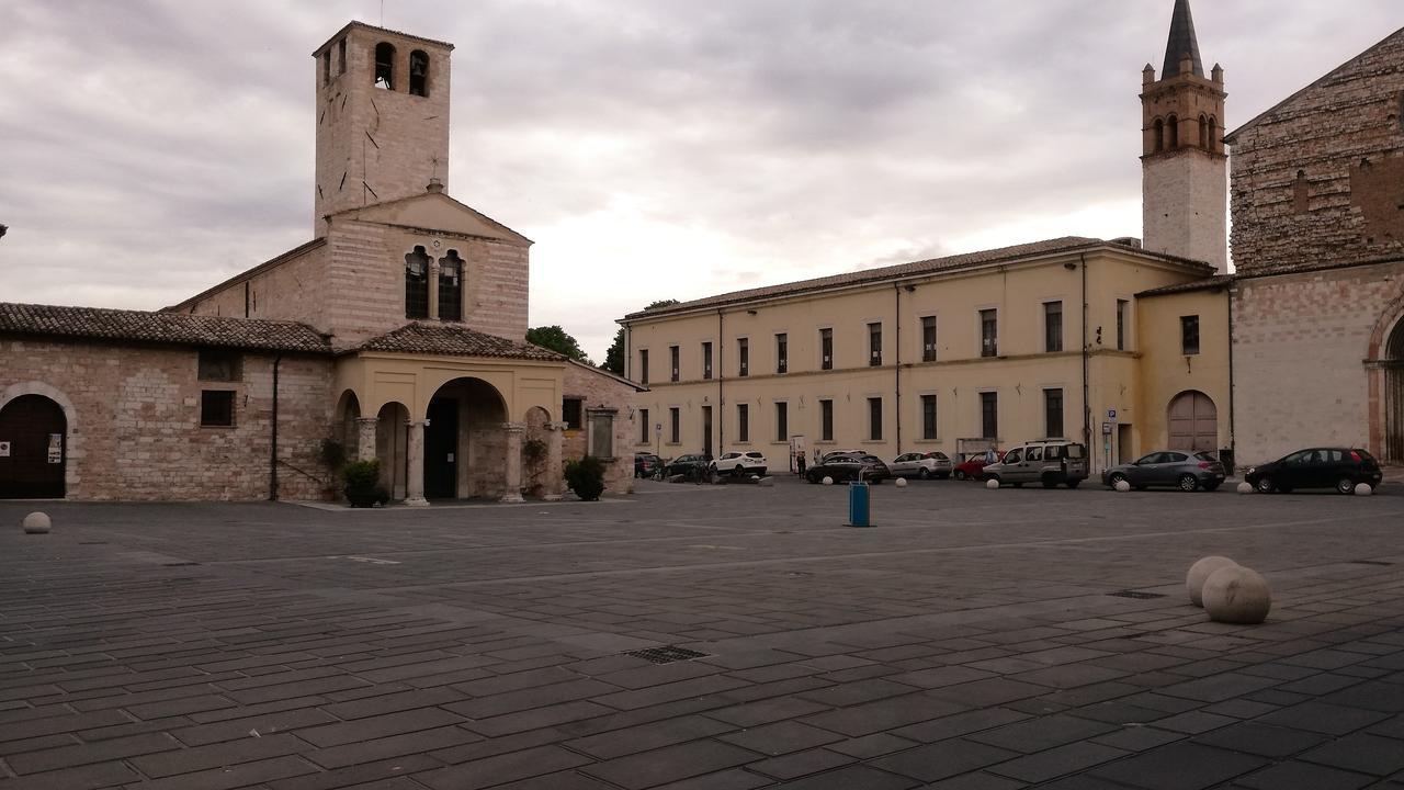 Residenza Mazzini Foligno Luaran gambar